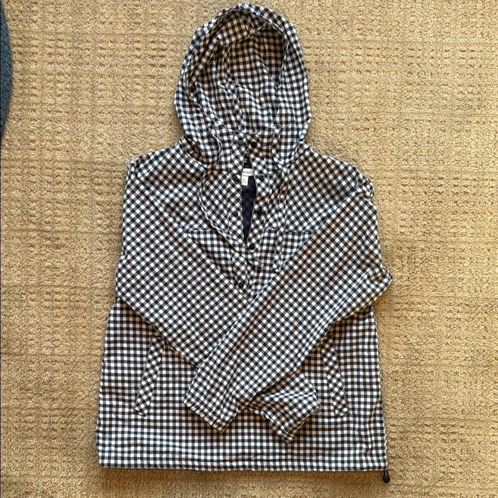 Southern Tide White and navy blue light pullover jacket with Hood